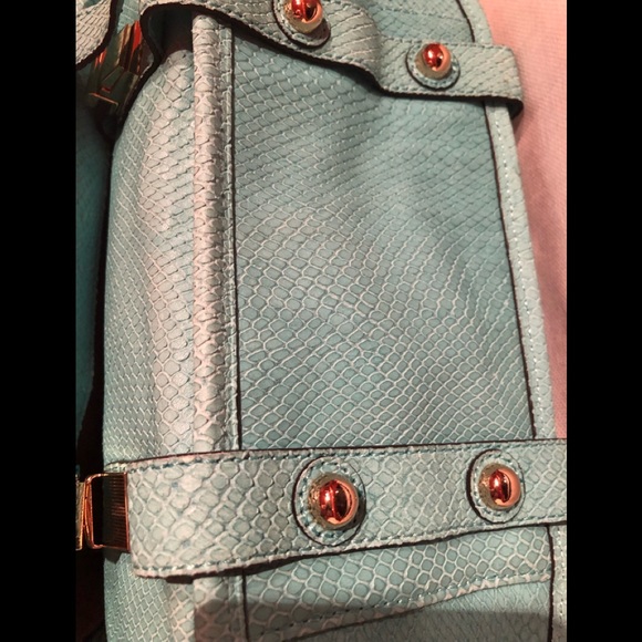 NWT Vince Signature Lt.blue/turquoise embossed Anna snakeskin handbag with strap - Picture 9 of 9